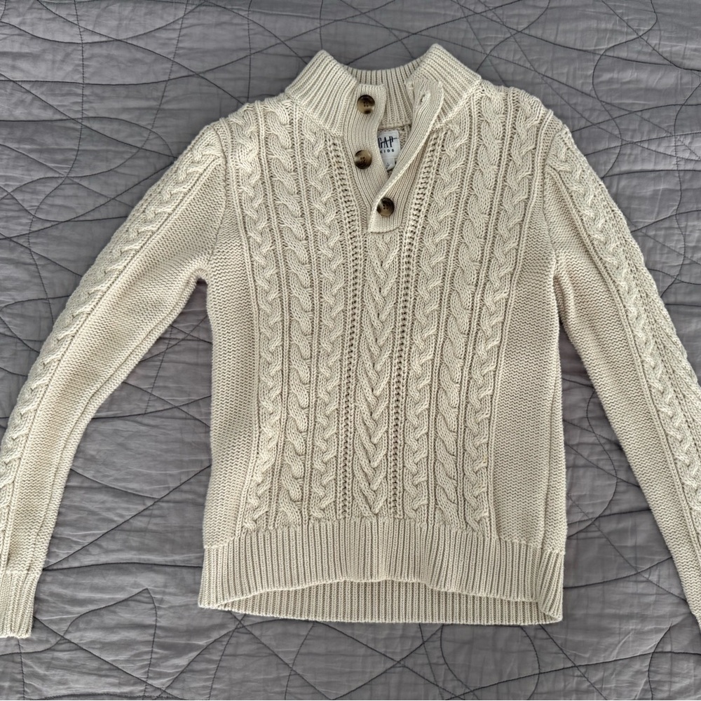 Gap boys knitted winter sweater.